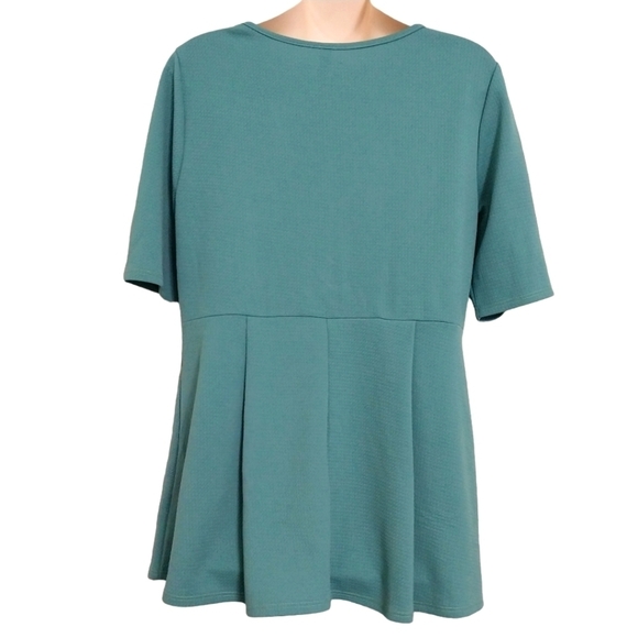 🔵BOGO FREE🔵 Hello Miz Soft Green Empire Waist Short Sleeve Top Sz XL - Picture 3 of 4